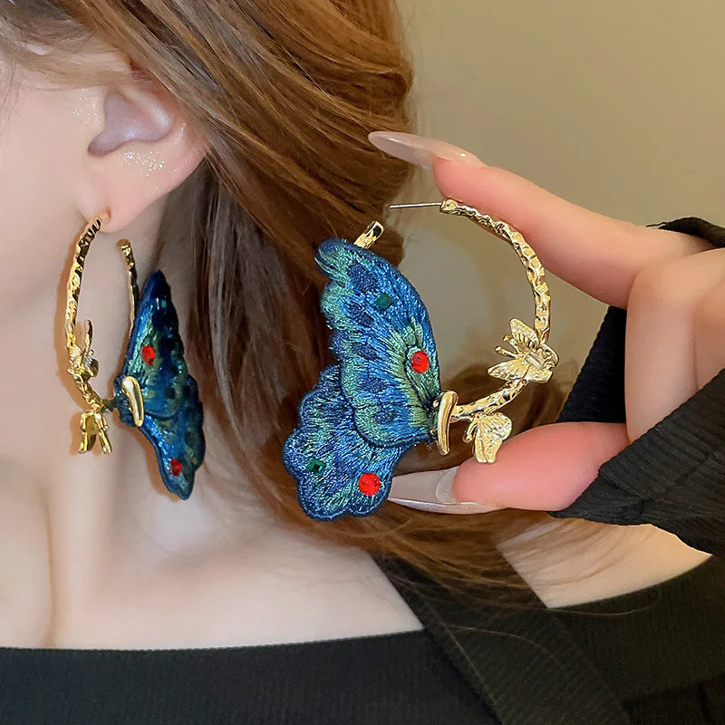 Brincos Strass Borboleta Azul Bordada