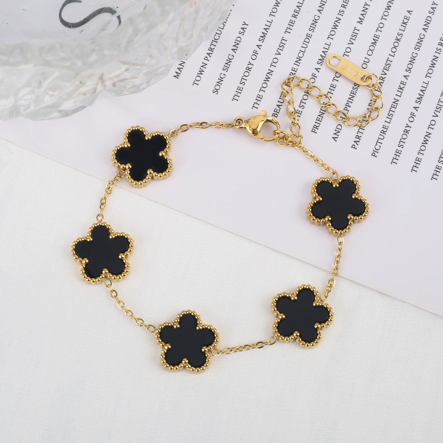 Pulseira Fivury com Pingentes de Trevo de 5 Folhas