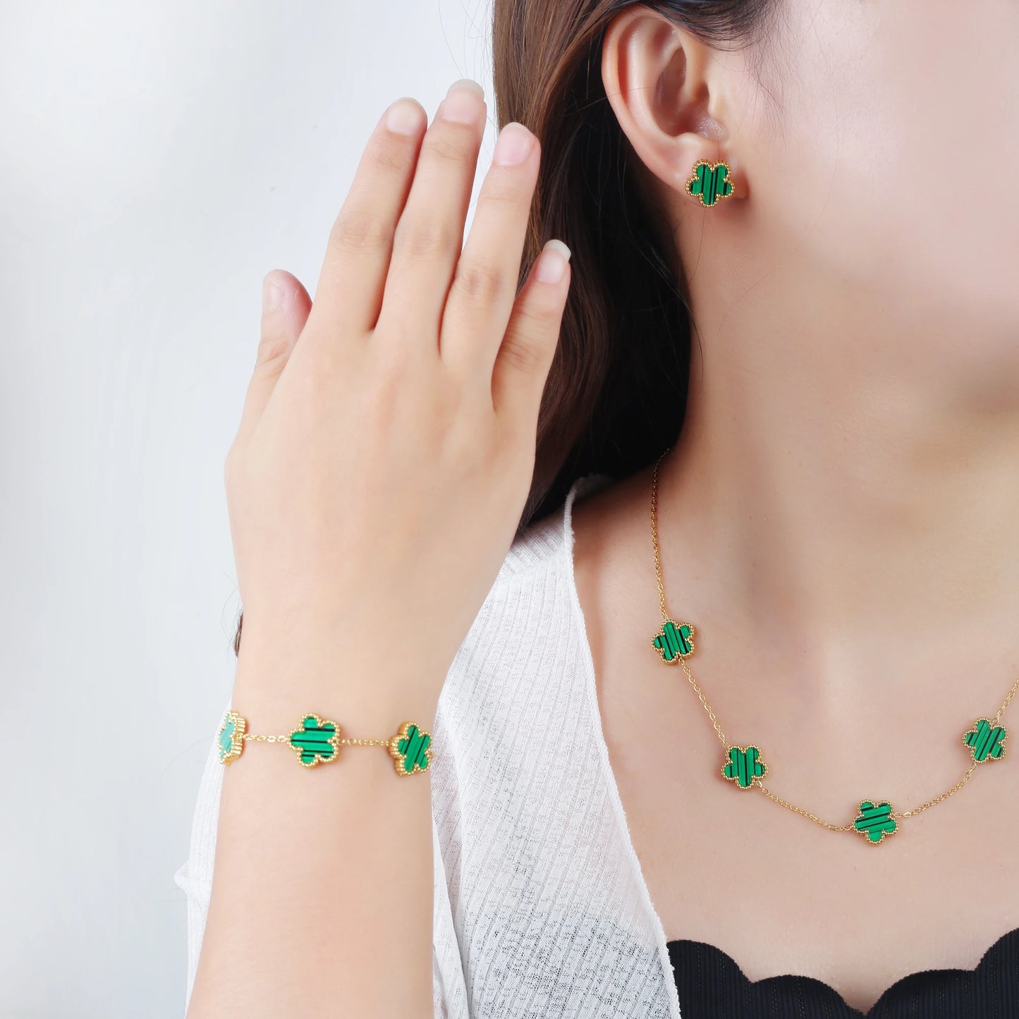 Pulseira Fivury com Pingentes de Trevo de 5 Folhas