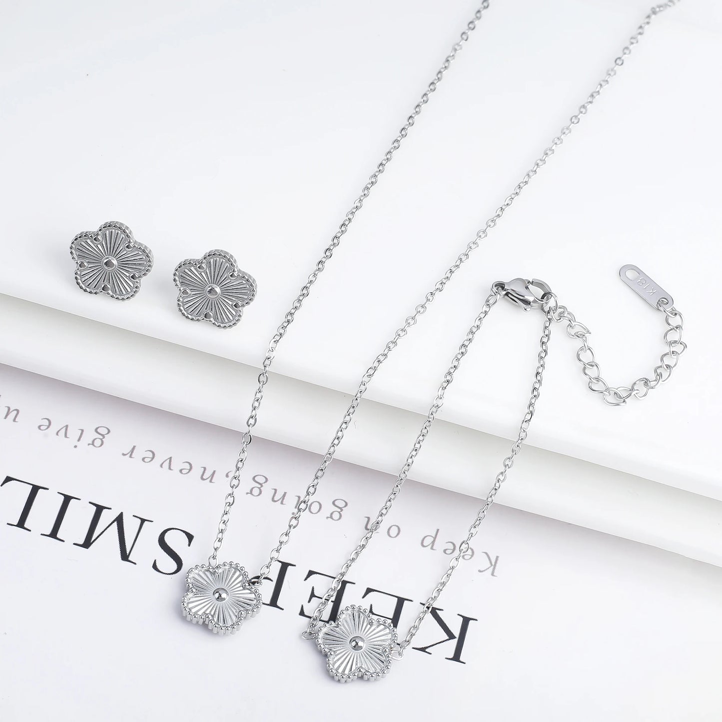 Pulseira & Colar Trevo De Cinco Folhas