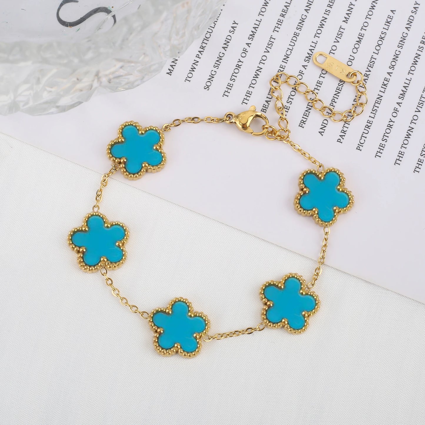 Pulseira Fivury com Pingentes de Trevo de 5 Folhas