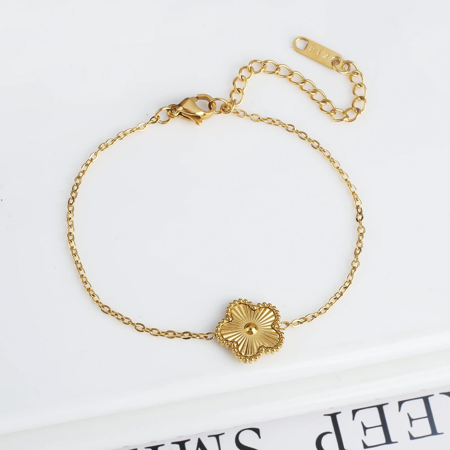 Pulseira Fivury com Pingentes de Trevo de 5 Folhas