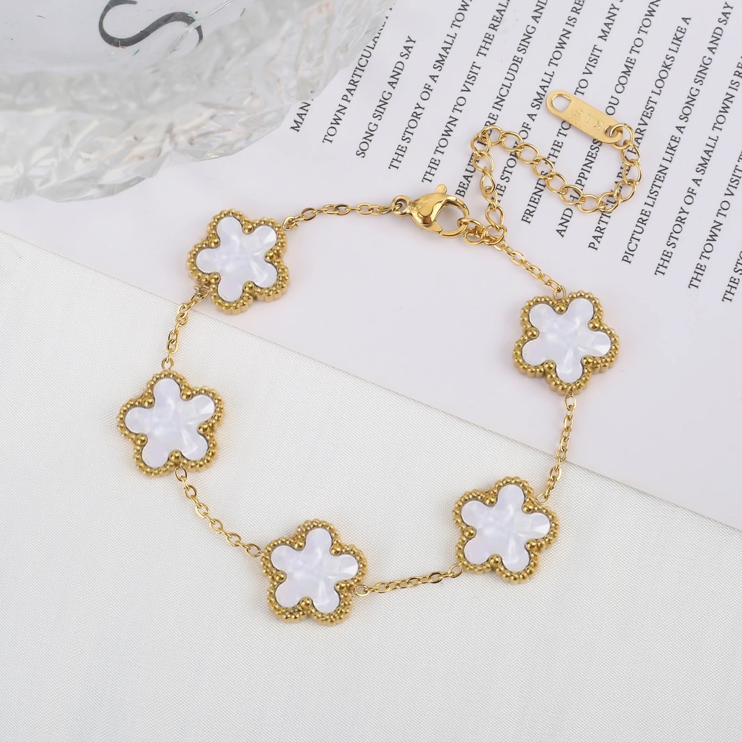 Pulseira Fivury com Pingentes de Trevo de 5 Folhas