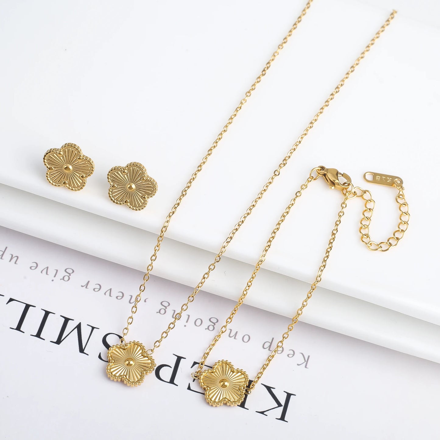Pulseira & Colar Trevo De Cinco Folhas