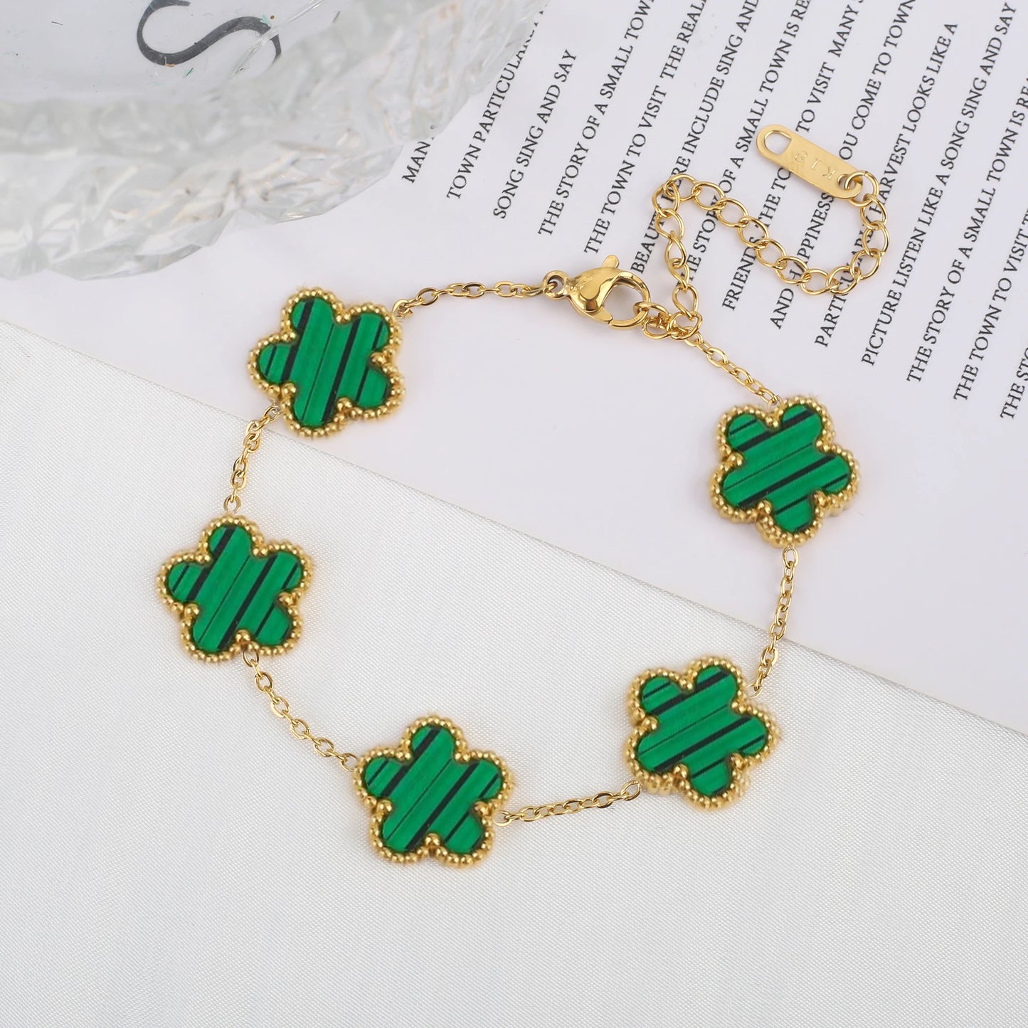 Pulseira Fivury com Pingentes de Trevo de 5 Folhas