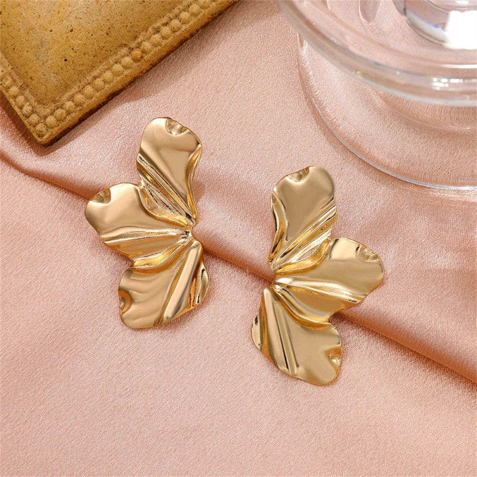 Brincos de Hipérbole com Design de Flor