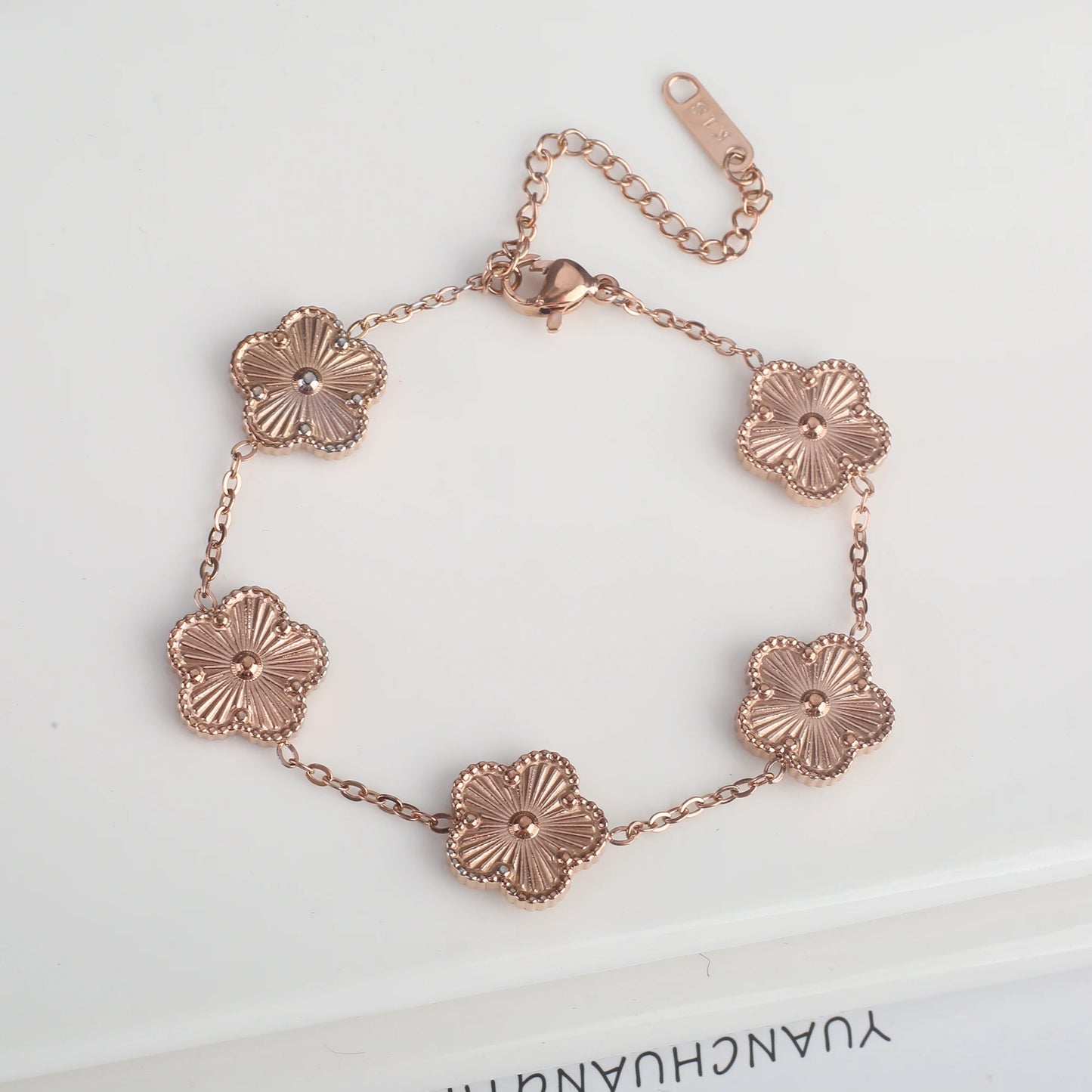 Pulseira Fivury com Pingentes de Trevo de 5 Folhas