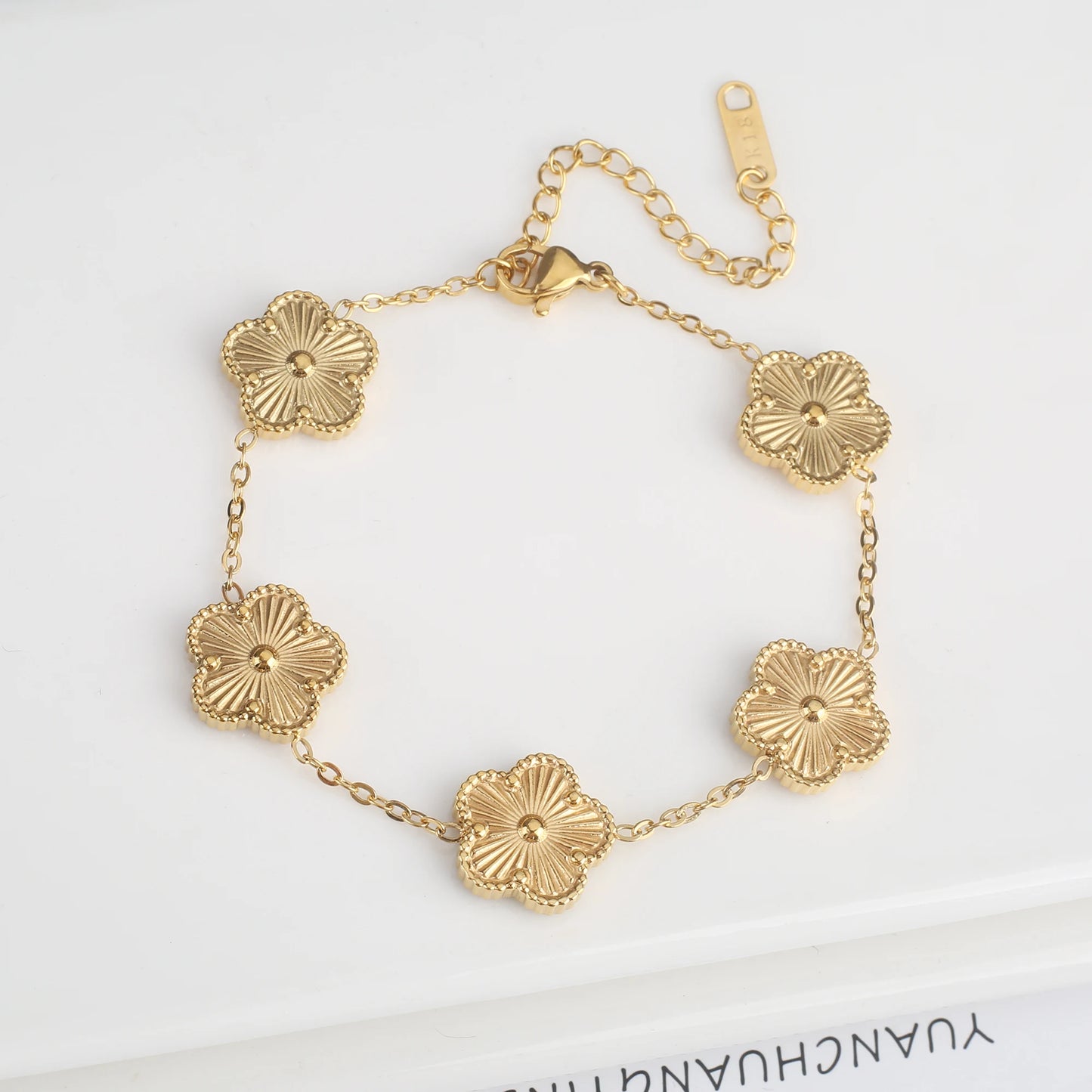 Pulseira Fivury com Pingentes de Trevo de 5 Folhas