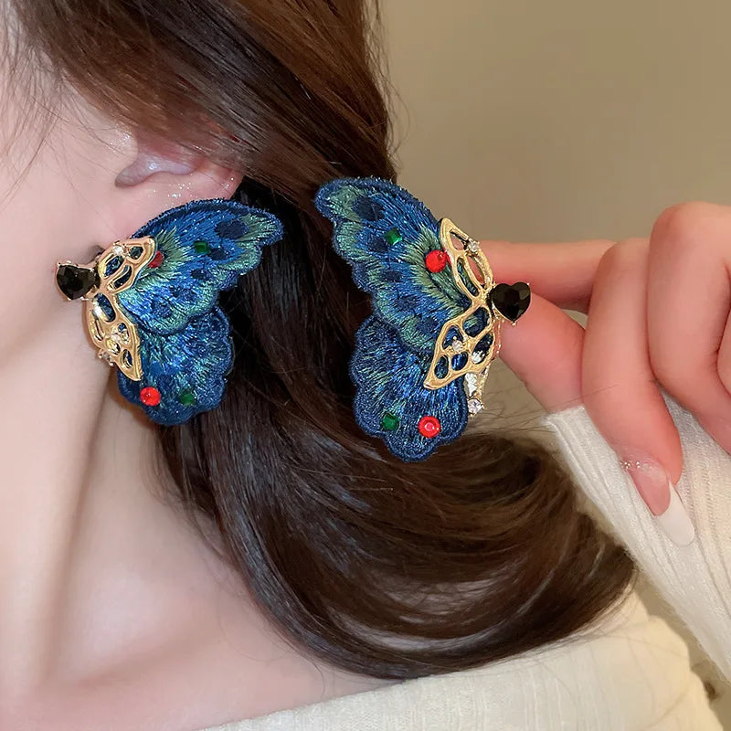 Brincos Strass Borboleta Azul Bordada
